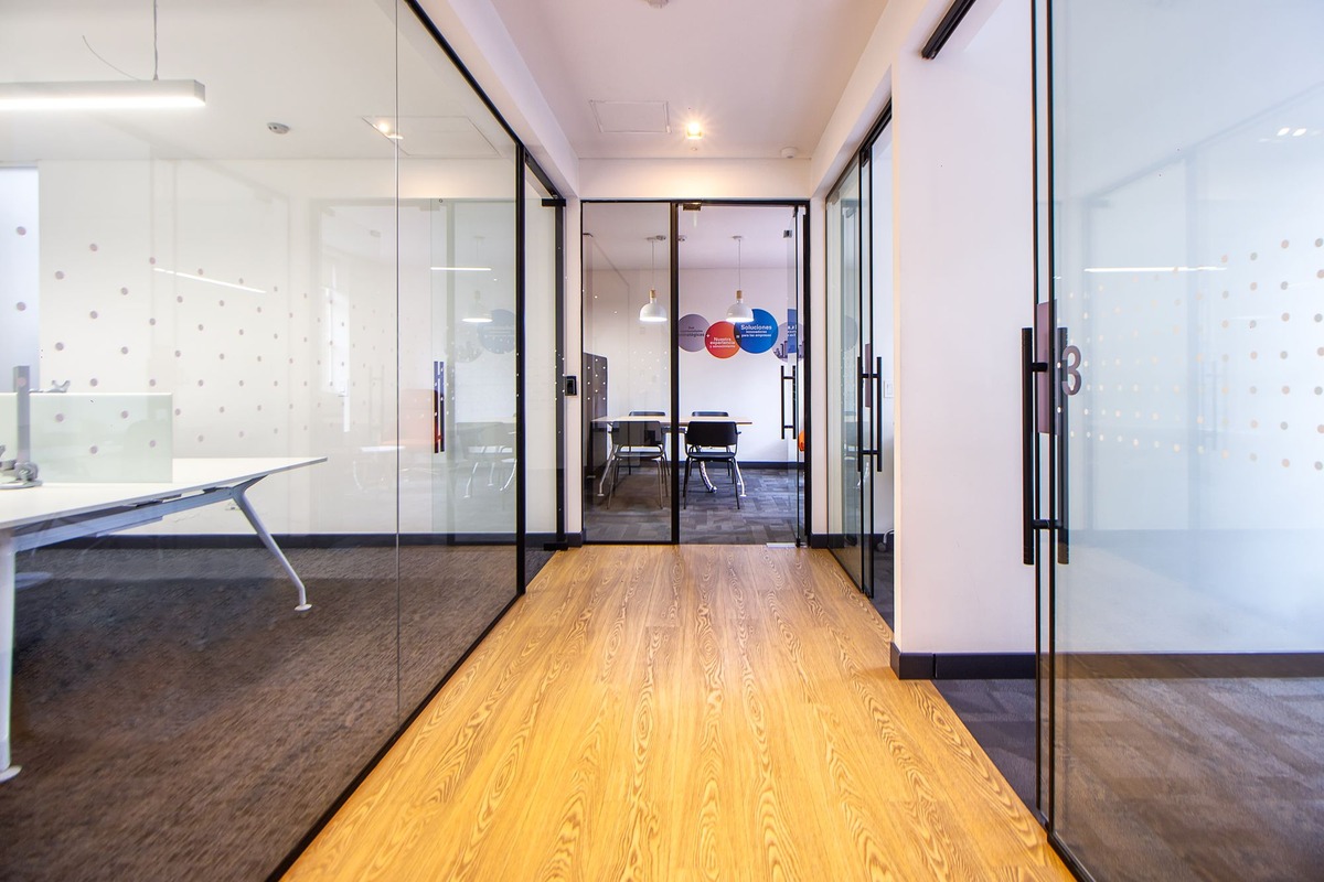 Slim-profile glass partition walls in an office corridor